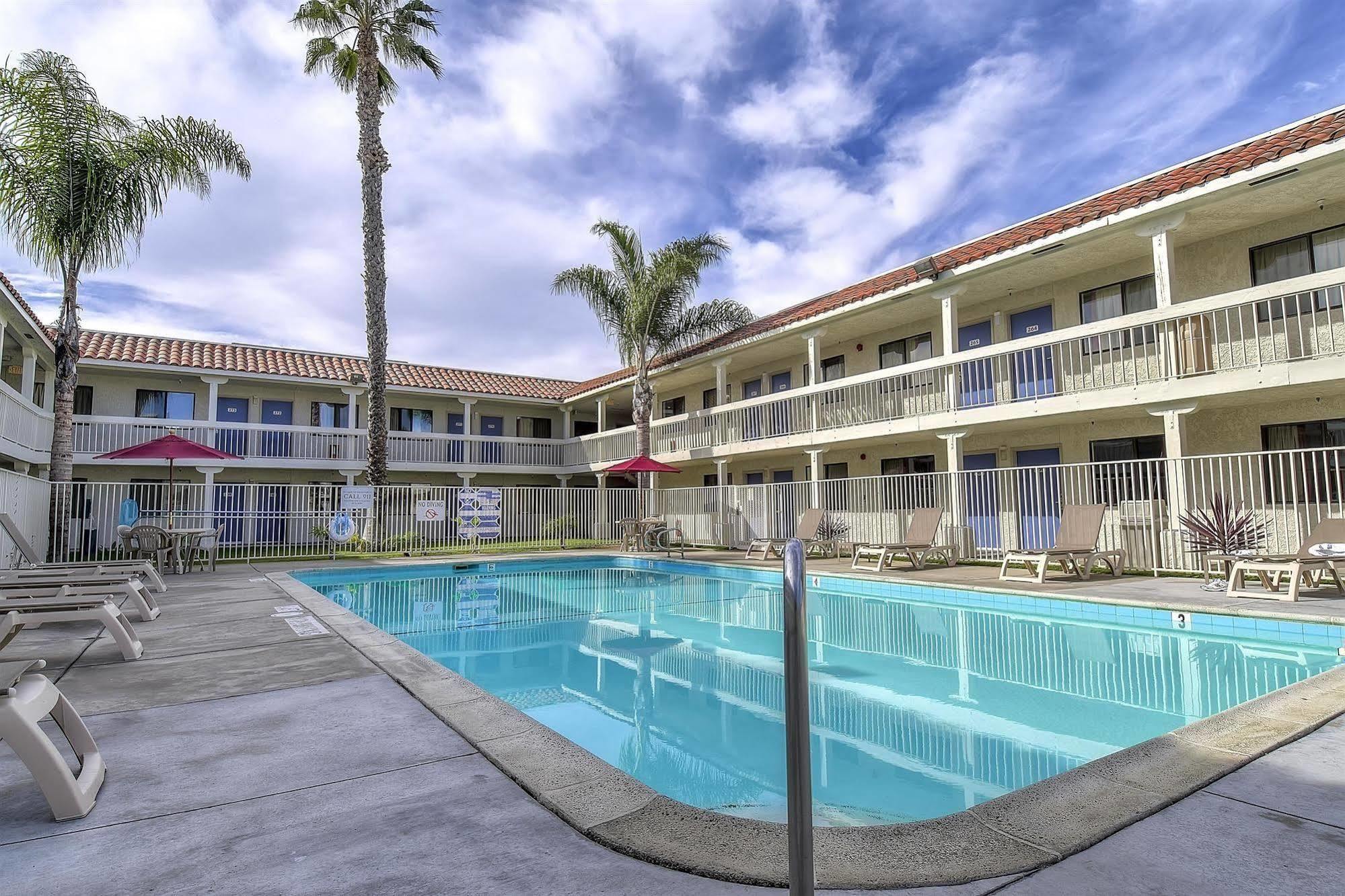 Motel 6-Carlsbad, Ca Beach Экстерьер фото
